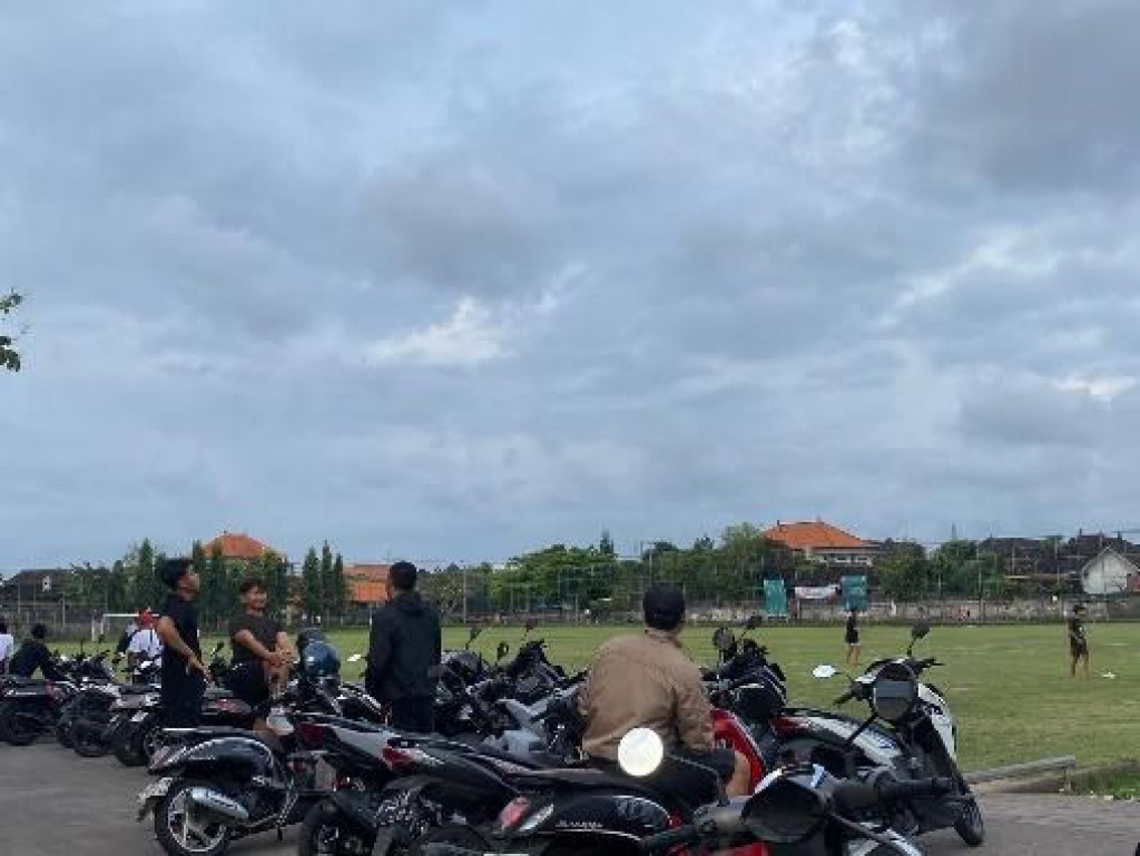 Lapangan Binaraga Dalung Jadi Tempat Favorit Anak Muda untuk Berolahraga